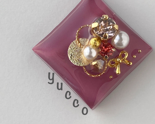 【レジンポニーフックヘアゴム帯留め】たっぷりビジュー✧‧˚濃いめピンク ◇受注制作◇【レジン＊ポニーフック・ヘアゴム・帯留め