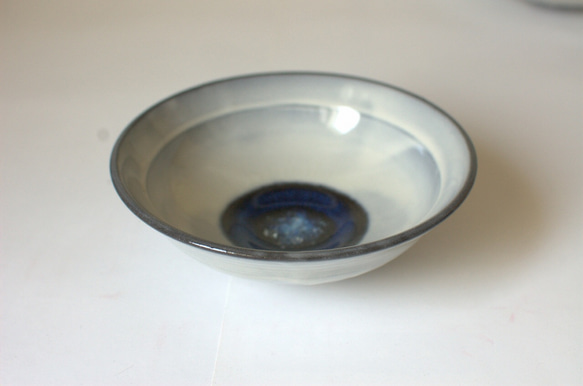 白いリム鉢 2枚目の画像