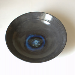黒い鉢 1枚目の画像