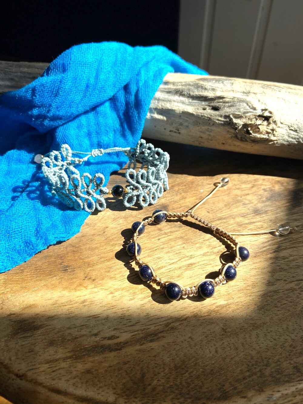 【マクラメ】ブルーゴールドストーンのブレスレット＆オニキスの龍神ブレスレット(2点ペア販売)