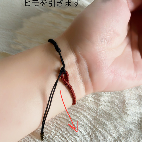 送料無料】【マクラメブレスレット】シンプルスクエア・えんじ×黒