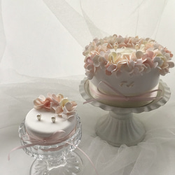 【現在お休み中です】小花あふれるクレイケーキのリングピロー 2枚目の画像