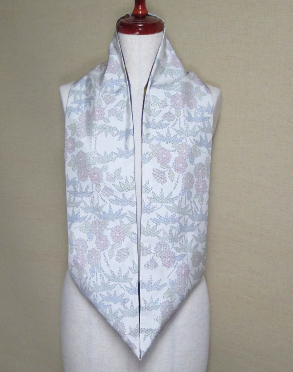 着物リメイク　亀甲に椿模様の銘仙と白い花模様の大島紬スヌード 4枚目の画像