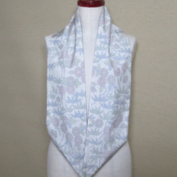 在大島吹紬花朵圖案的大島吹紬的圍脖×白色和服翻拍Kikukarakusa模式 第5張的照片