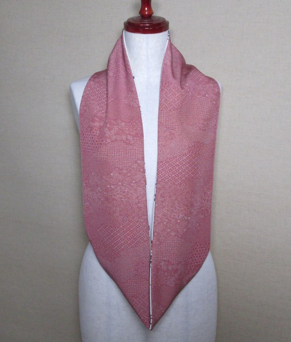 着物リメイク　上品な京紅型の小紋着物から作ったスヌード 4枚目の画像