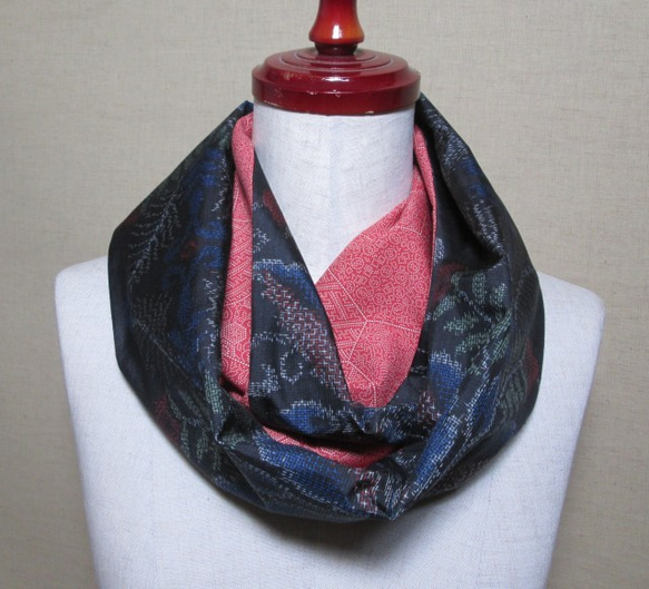 着物リメイク　上質な泥大島紬×赤い江戸小紋から作ったスヌード 1枚目の画像