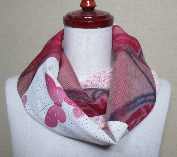 Kimono Remake一件由玫瑰棺材和服製成的花式圍巾×一件蝴蝶圖案的和服 第1張的照片