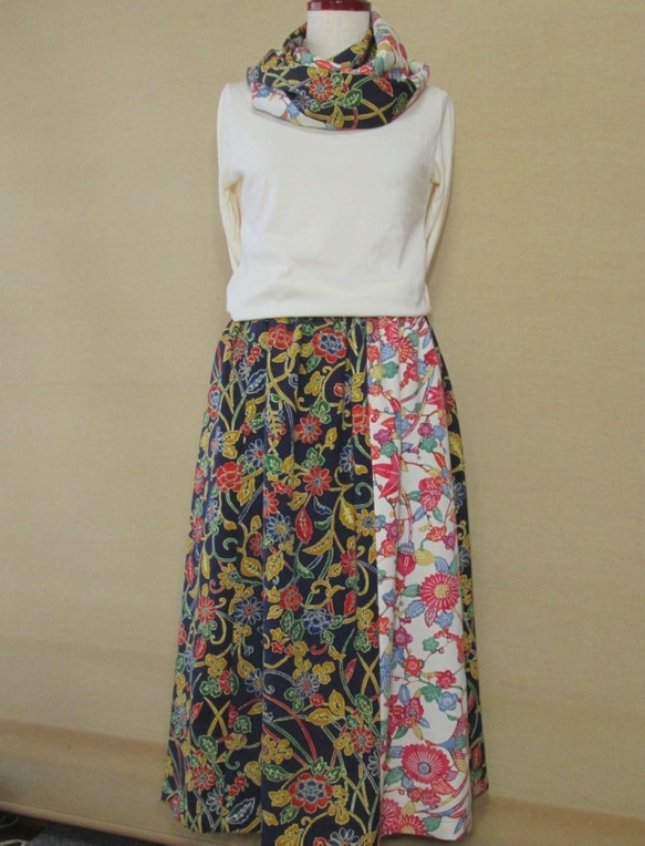 着物リメイク　スヌード付き７７ｃｍ丈　2種類の古典花模様の小紋を組み合わせて作ったスカート（裏地付き） 2枚目の画像
