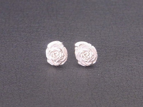 【両耳用】シルバー９２５　薔薇ピアス　Grand Galleria