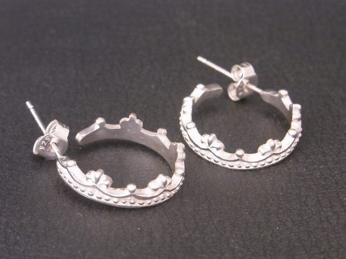 【両耳用】シルバー９２５　クラウンピアス　Grand Galleria