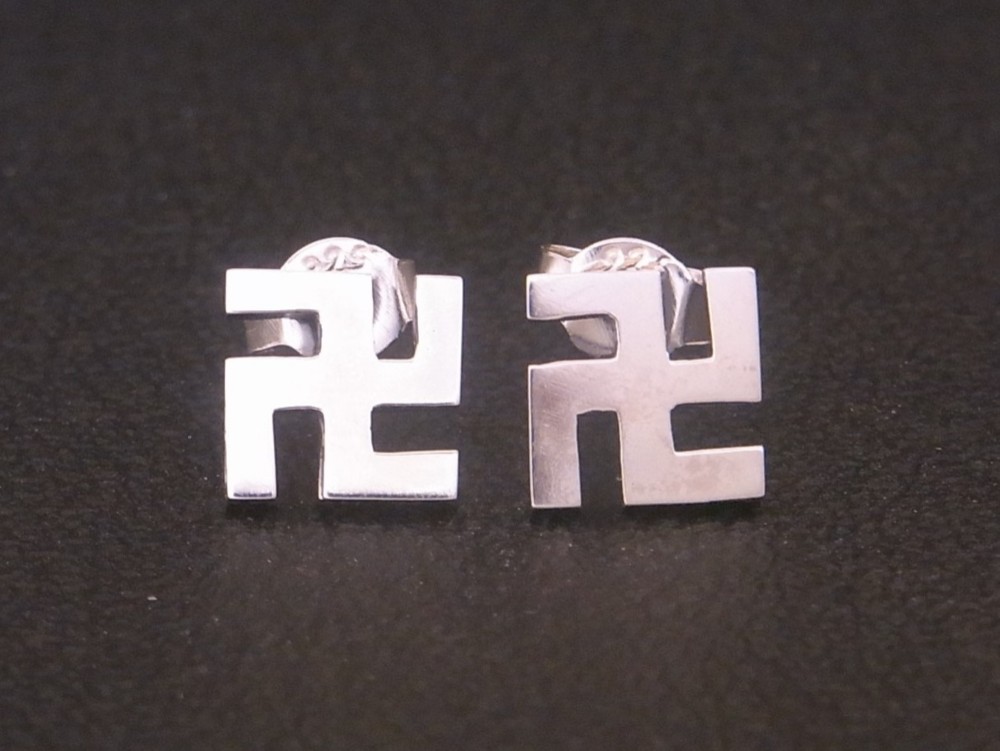 【両耳用】シルバー９２５　卍ピアス　Grand Galleria