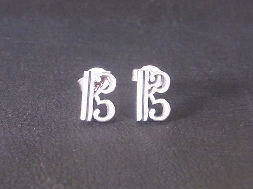 【両耳用】シルバー９２５　ハ音記号ピアス　Grand Galleria