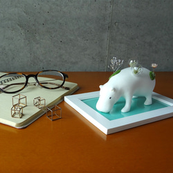 moss hippo（モスヒッポ）glassシリーズ_カバと植物の置物 4枚目の画像