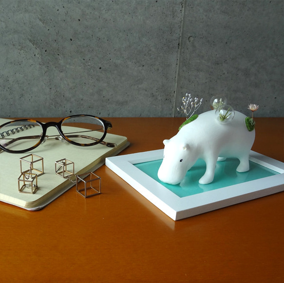 moss hippo（モスヒッポ）glassシリーズ_カバと植物の置物 4枚目の画像