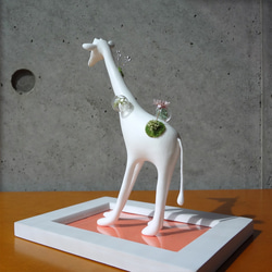 moss giraffe（モスジラフ）glassシリーズ_キリンと植物の置物 3枚目の画像