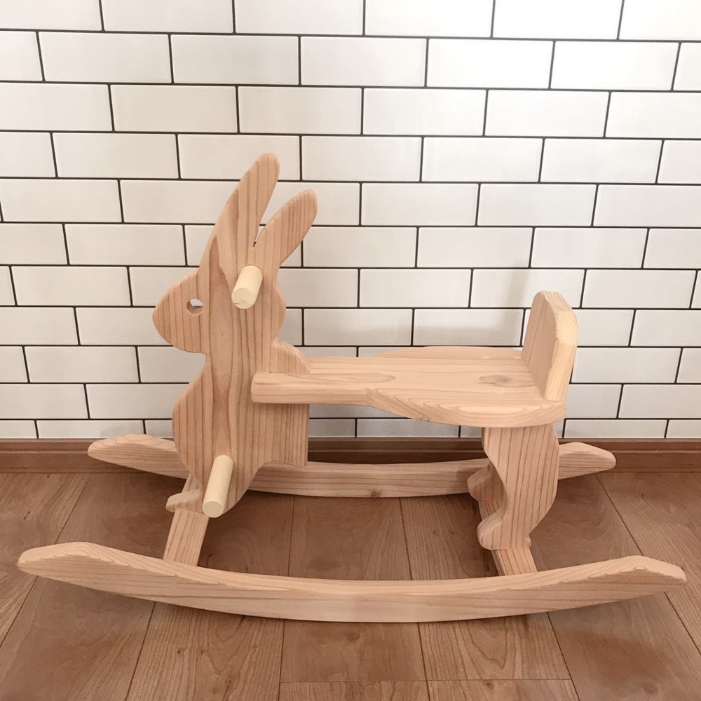 可愛いウサギの木馬