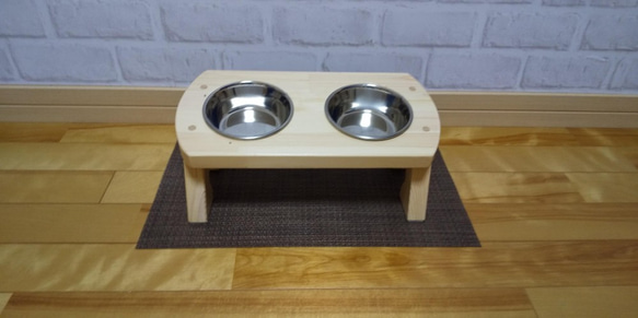 小型犬、猫用食器スタンド　2個食器付き　斜め　滑り止め付き 1枚目の画像
