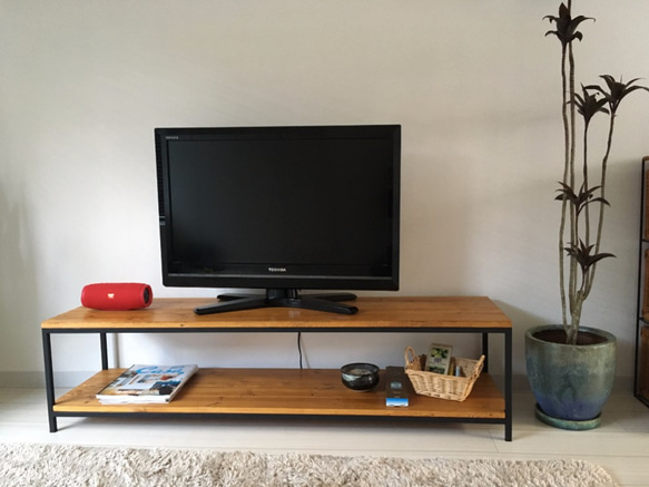 アイアンとパイン材のシンプルなテレビボード（テレビ台）/ライトブラウン 1枚目の画像
