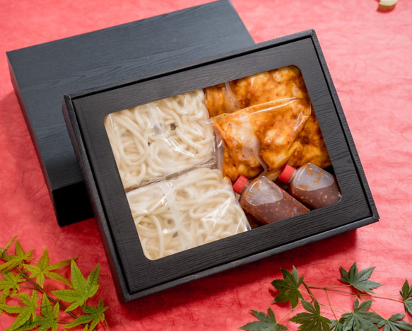 【御中元・プチギフトにも】【旨辛‼】黒毛和牛中トロホルモンうどんセット(３〜4人前)高級ギフト箱入り 2枚目の画像