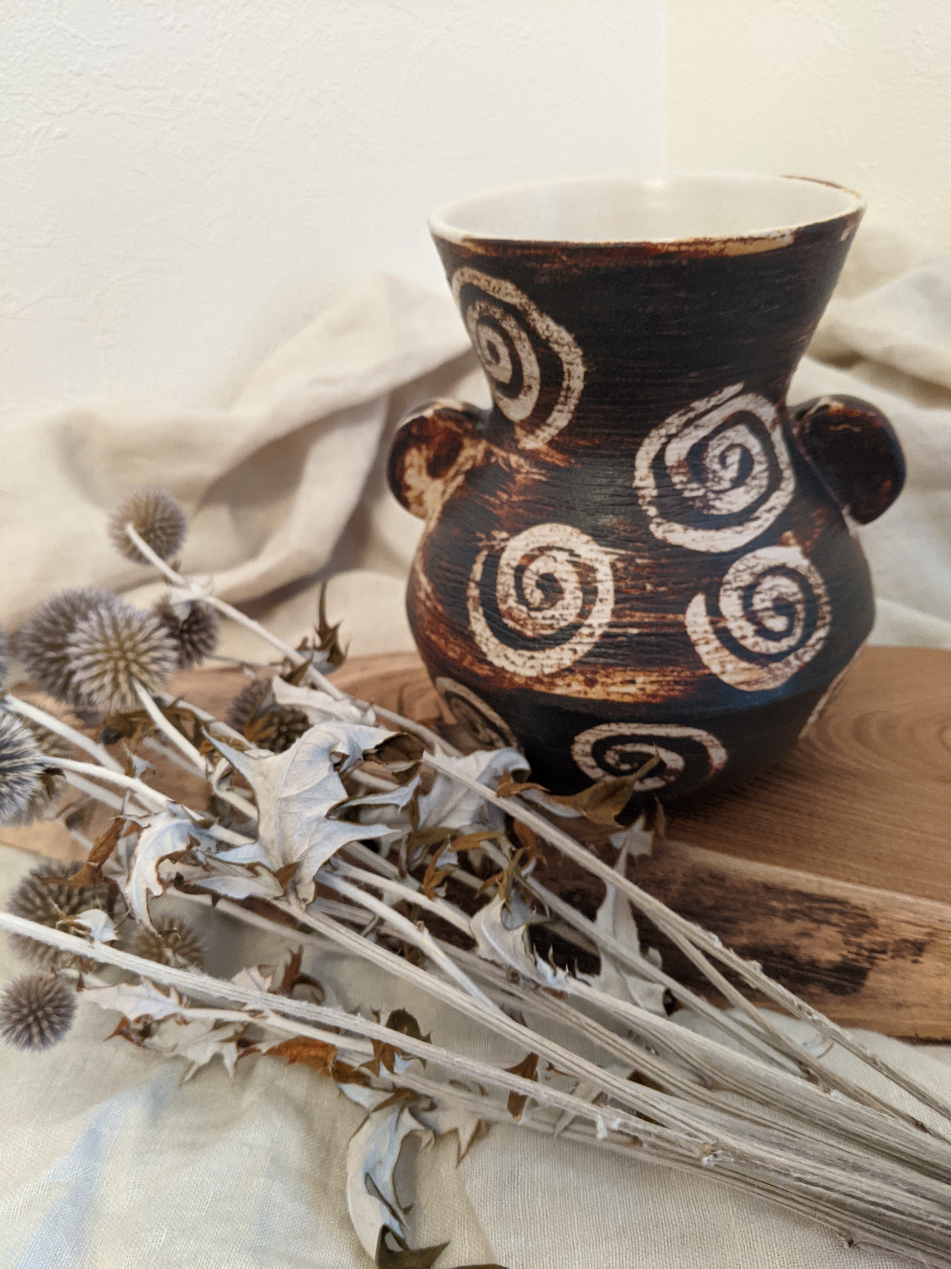 送料無料◆2025新品  縄文土器のような花器 一輪挿し・花瓶・花器 Tomo's pottery 彫刻