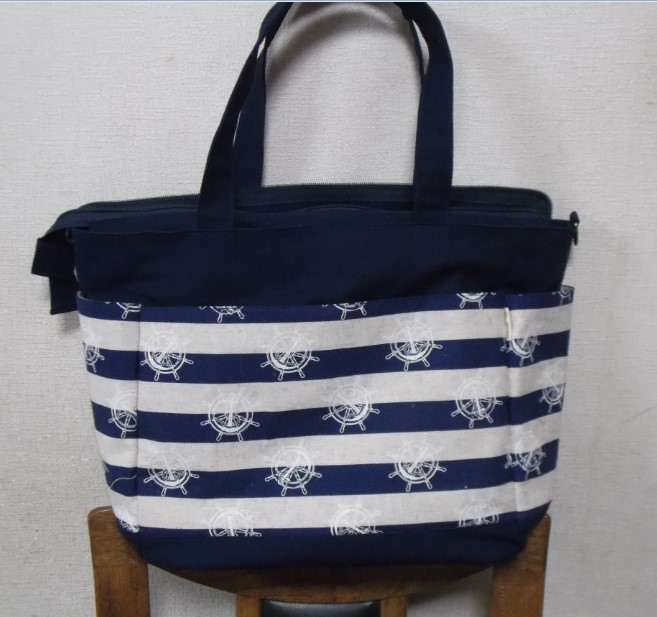 サイドポケットファスナー付きのマザーズバック（マリンボーダー横）