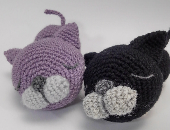 【送料無料】お眠ねこさん編みぐるみ~薄紫 3枚目の画像