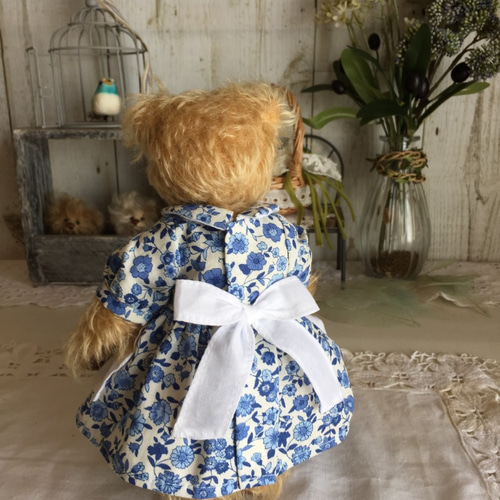 テディベアのお洋服【SSサイズ】 小花プリントエプロンドレス