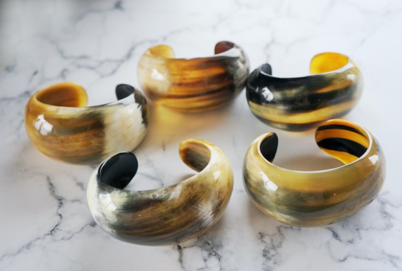 HOT ITEMS - 再入荷) 水牛角 水牛の角 バングル（バッファロー