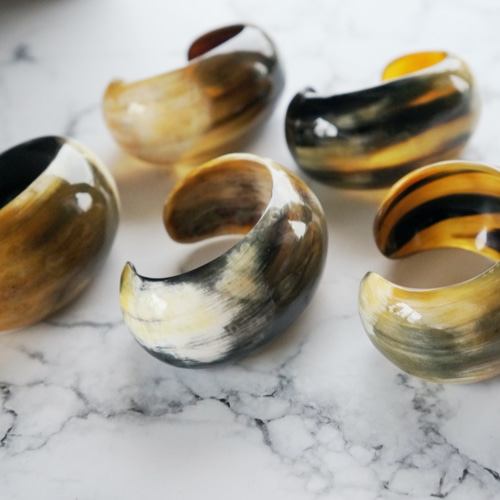 HOT ITEMS - 再入荷) 水牛角 水牛の角 バングル（バッファロー