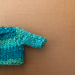 オビツ11グリーンのグラデーションの手編みのセーター 2枚目の画像