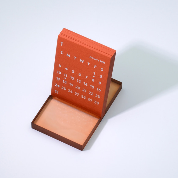 ’CLARA' Desk Calendar 2021 Orange 卓上カレンダー 3枚目の画像