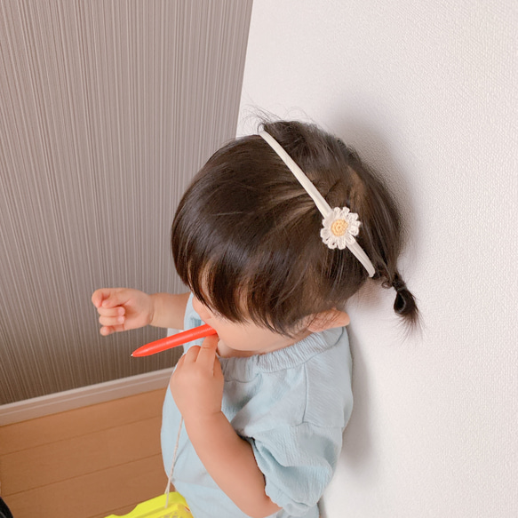 新生児から使えるヘアバンド♡マーガレット かぎ編み ベビー　【linen flower】 4枚目の画像