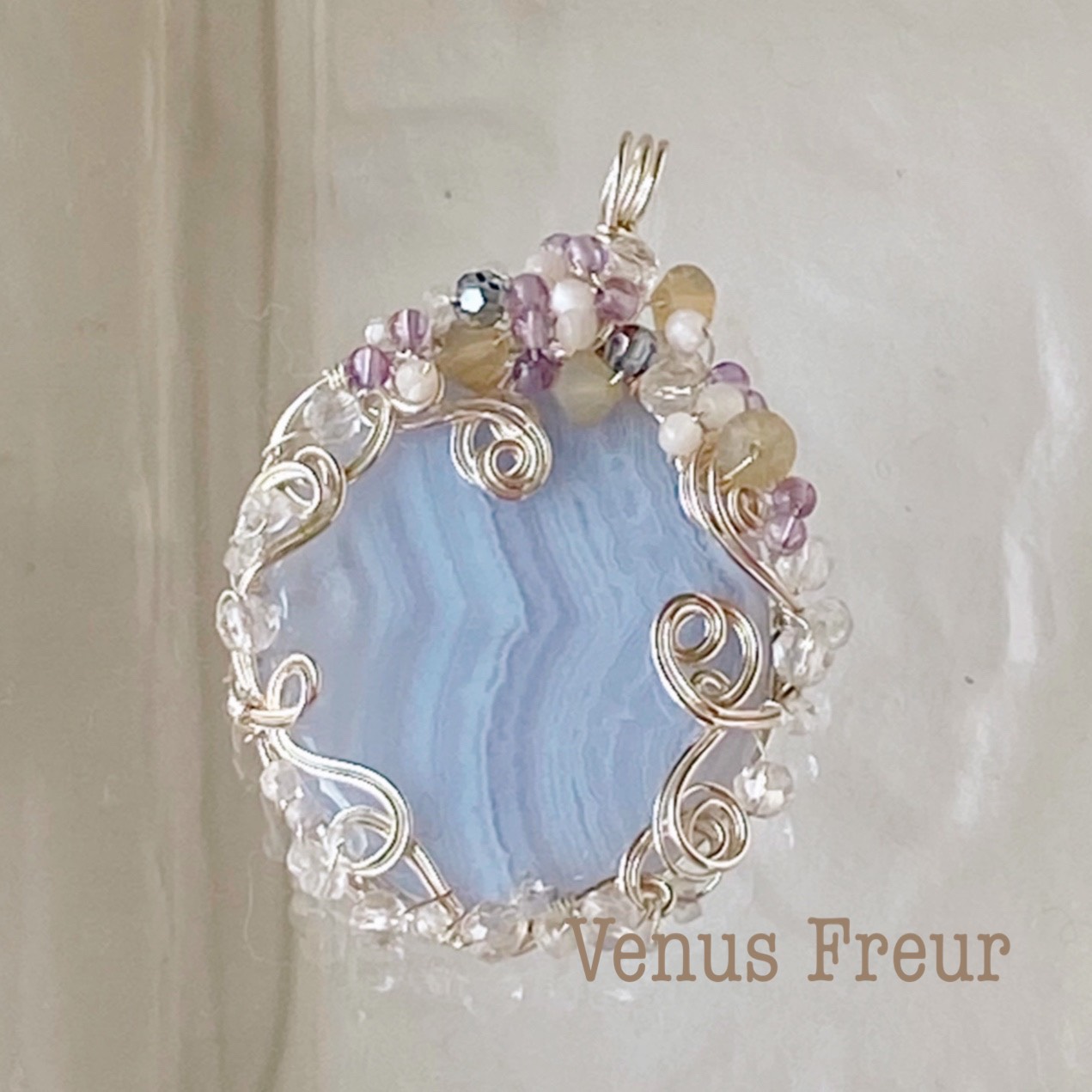 【ブルーレースアゲート　ワイヤーアートジュエリー】良好な人間関係、清らかな愛、平和