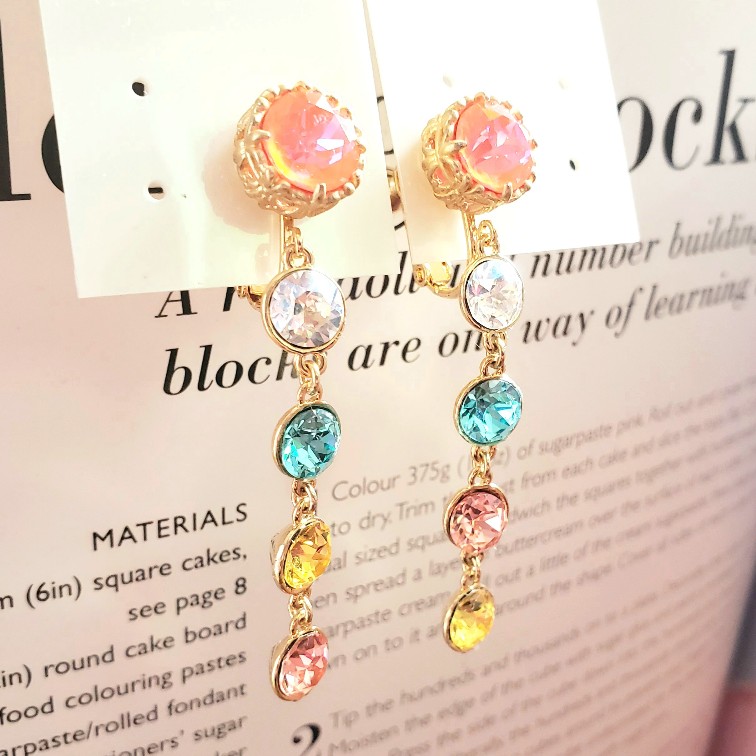 ５つの春色ビジューイヤリング