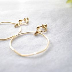 **片方だけの Hoop Earring**　両耳用ではありませんのでご注意くださいませ。　 2枚目の画像