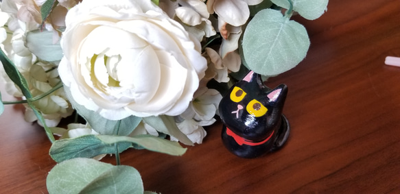赤いリボンの似合う黒猫ちゃん 1枚目の画像