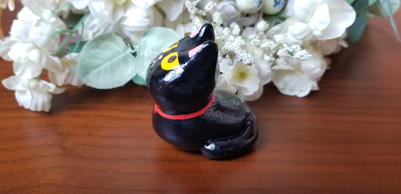 赤いリボンの似合う黒猫ちゃん 3枚目の画像