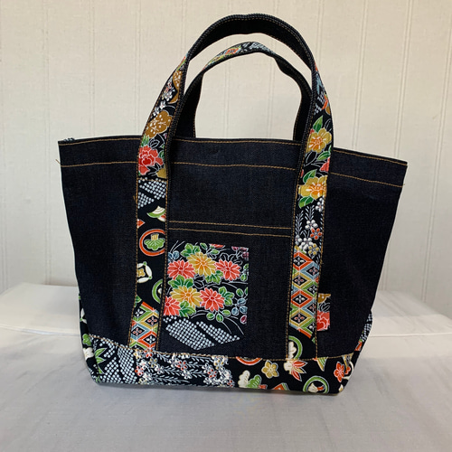 着物リメイク 着物生地とデニムのトートバッグ 黒の古典柄 トート