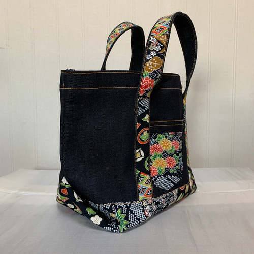 着物リメイク 着物生地とデニムのトートバッグ 黒の古典柄 トート