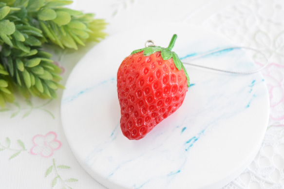 食品サンプル いちご ストラップ 1枚目の画像