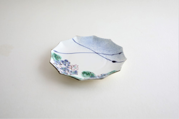 12角お皿「モコモコ青紫小花砂糖衣（アイシング）のような質感の 青紫小花 2枚目の画像