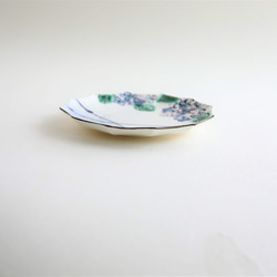 12角お皿「モコモコ青紫小花砂糖衣（アイシング）のような質感の 青紫小花 3枚目の画像