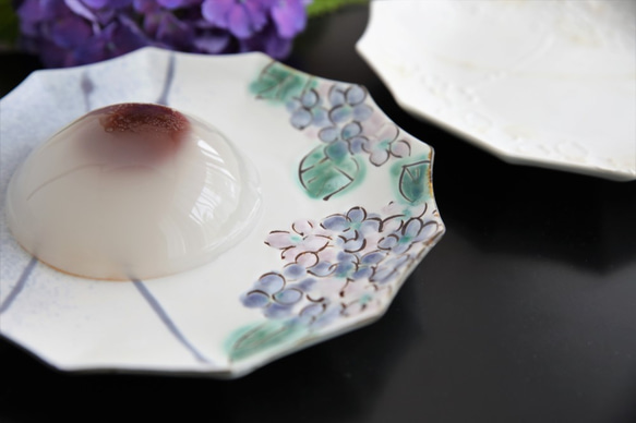 12角お皿「モコモコ青紫小花砂糖衣（アイシング）のような質感の 青紫小花 5枚目の画像