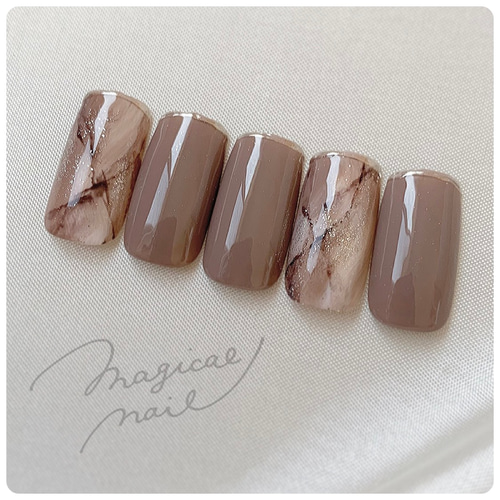 ベージュブラウン大理石ネイルチップ ミラーフレンチ 大人可愛い