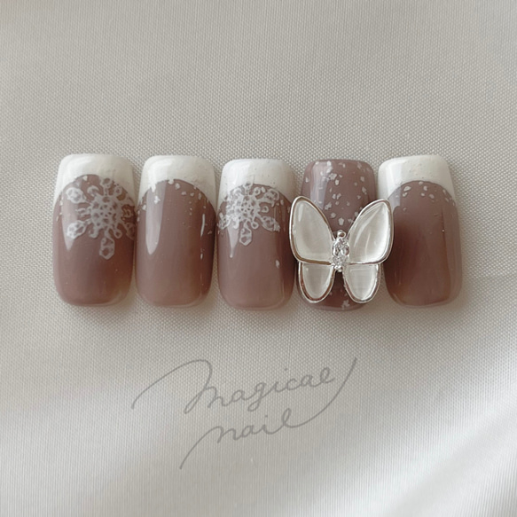 冬フレンチ×バタフライパーツ 蝶 白フレンチネイルチップ 雪の結晶 冬
