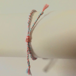 刺繍糸のブレスレット 3枚目の画像