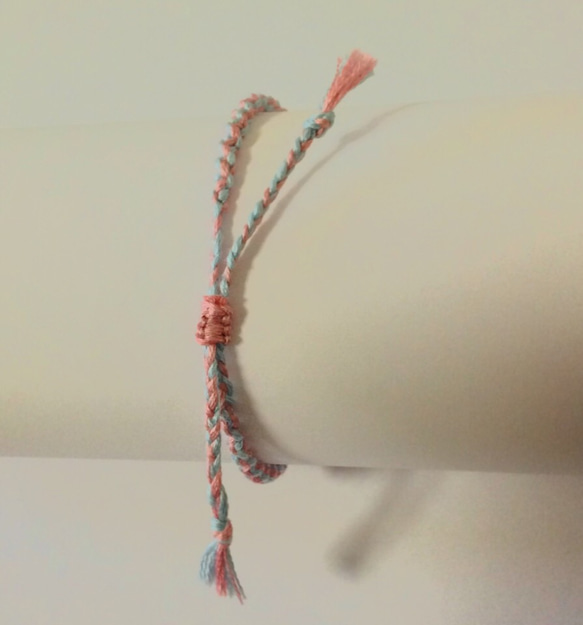 刺繍糸のブレスレット 3枚目の画像