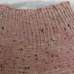 洗濯機で洗えるネップ入りメリノウールの毛糸のパンツ 　Sappan Wood で手染めしたヤーン 2枚目の画像