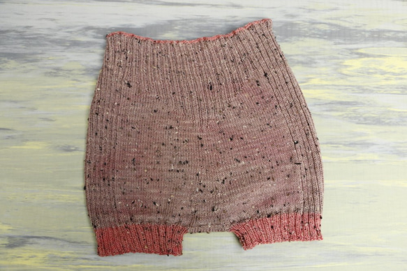 洗濯機で洗えるネップ入りメリノウールの毛糸のパンツ 　Sappan Wood で手染めしたヤーン 3枚目の画像