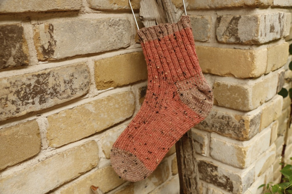 洗濯機で洗える手編みの靴下　Sappan Wood　ゆったりサイズ 1枚目の画像